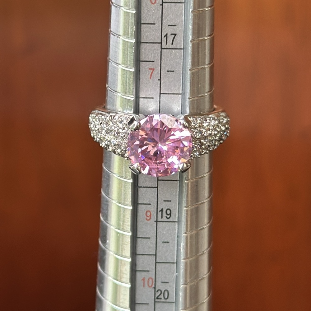 Gorgeous Pink Ring - Picture 3 of 8